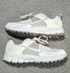 Nike Vomero5 ベージュ ウィメンズスニーカー