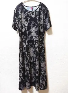 ２ＸＬ ブラック 花柄 半袖ロングワンピース 伸縮性有り 大きいサイズ
