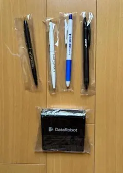 ボールペン　4本まとめ売り　卓上ブラシ＆ダストパン　セット