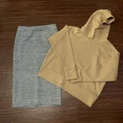 レディース　ベージュフーディとグレーのスカート 2点セット H&M 無印良品