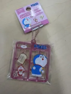 ドラえもんプラスチックモデル風キーホルダー ドラえもん／ピンク