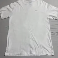 ホワイトTシャツ 女性グラフィック
