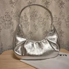 【新品未使用】ZARA オーバル ショルダーバッグ シルバーのサムネイル