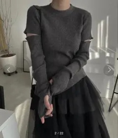 ウィルフリー　スリーブサイドノッチフィンガーホールリブニットのサムネイル