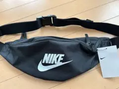 ナイキ　バック　容量3L