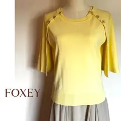 〈美品〉FOXEY バーゼルニットトップ　リモンチェッロ　肩ボタンケープ付　42のサムネイル