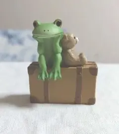 コポー ダイカイ カエルとクマのフィギュア