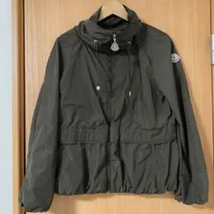 2025年最新】MONCLER レディース ノーカラージャケットの人気アイテム