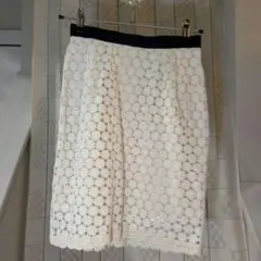 未使用品☆花の連続レースがかわいい白いスカート