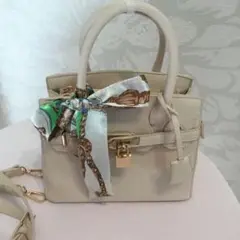 ベージュ スカーフ付き ハンドバッグ