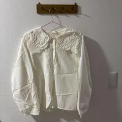 ブラウスフリル