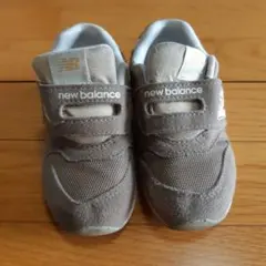new balance　キッズシューズ　グレー　ピンク　16㎝