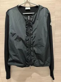 MONCLER フリル 切り替え カーディガン ロゴ ワッペン ブラック Mのサムネイル