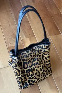 ヒョウ柄ハンドバッグ