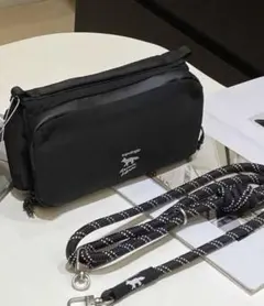 トポロジー　メゾンキツネ　コラボ　ボトルサコッシュ　ブラックのサムネイル