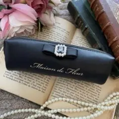 Maison de FLEUR パールビジュー合皮リボンペンケース　ブラック　黒