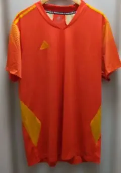 adidas オレンジ Vネックシャツ 4XO