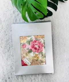Christian Dior ハンカチ 花柄 クリスチャンディオール ギフト包装のサムネイル