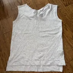 グレー Vネック タンクトップのサムネイル