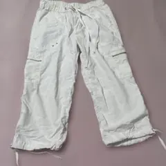 ユニクロホワイトナイロンカーゴパンツ ジッパーポケット付き