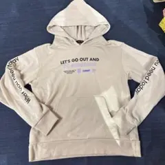 ベージュ フード付き トレーナー