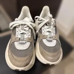 UGG スニーカー 厚底 グレー系のサムネイル