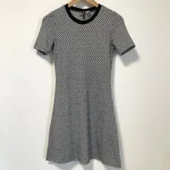 H&M ヘリンボーン風 ニットワンピース テニスワンピース スケーターワンピースのサムネイル