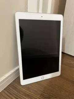 Apple iPad シルバー　第6世代