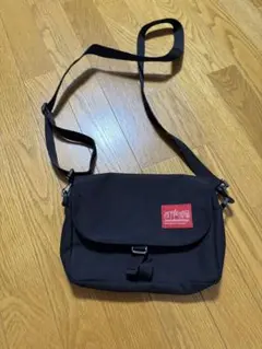 ブラック ショルダーバッグ