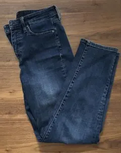 ユニクロ　ストレートデニム