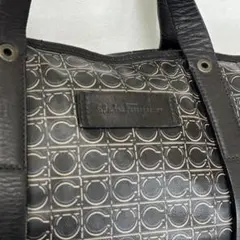 フェラガモ トート ハンド バック ガンチーニ 柄 ブランド ロゴ ブラック