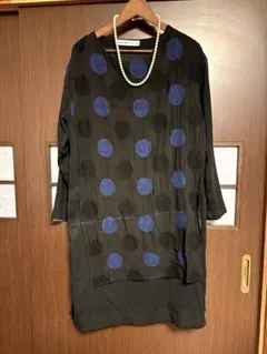 ゆったりレディースKEIKO KISHI黒と青のドット柄長袖ワンピース