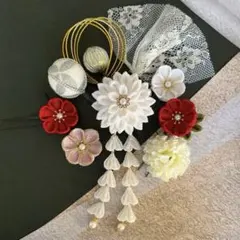 つまみ細工　髪飾り　#153　成人式　卒業式　前撮り　振袖　和装　洋装　白　赤