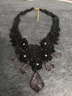黒のレースチョーカー 花とストーン付き
