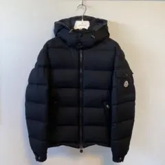 MONCLER ブラック ダウンジャケット フード付き