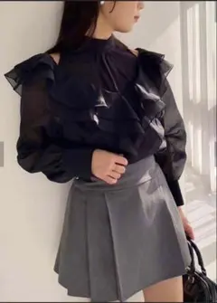 NICE CLAUP 肌見せカッティングシアーフリルブラウス ブラック Fサイズ