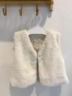 バースデイ　tete a tete フェイクファーベスト ホワイト　美品！