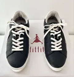 【美品】fitfit レザースニーカー ブラック＆ホワイトのサムネイル