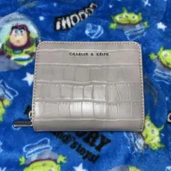 土日限定値下げ！【新品未使用】CHARLES & KEITH 三つ折り財布 - メルカリ
