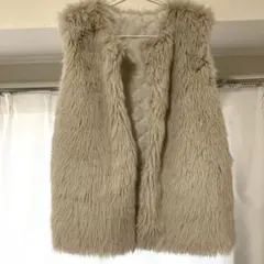 ベージュ ノースリーブ ファーコート　もこもこ　秋　冬