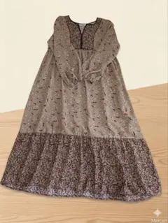 新品未使用【Petit Fleur】プチフルール 花柄切り替えロングワンピースのサムネイル