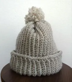 ポンポン付きニット帽 　ナチュラルカラー　ハンドメイド