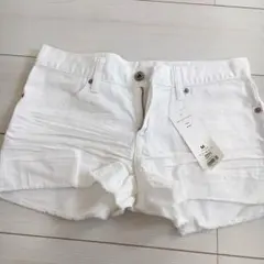 新品タグ付き！白のショートパンツ