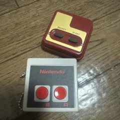 【ファミコン・スーファミ風 ミニチュアコントローラー キーホルダー2個セット】