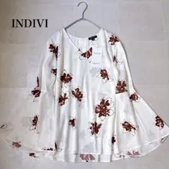 新品タグ付✨大きいサイズ INDIVI フラワー 花柄 フレアスリーブ ブラウスのサムネイル