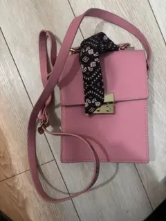 スカーフ付きバッグ