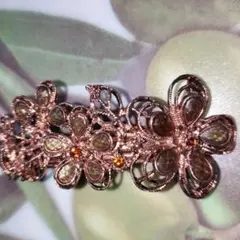ヴィンテージ風 花モチーフ メタル銅色 ストーン付きヘアーバレッタ