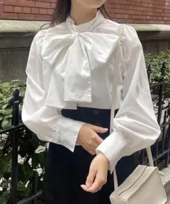 NICE CLAUP N刺しゅうボウタイブラウス