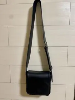 ブラックレザーショルダーバッグ