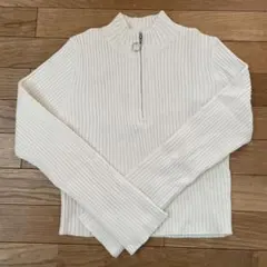GU ホワイトリブ編みハイネックセーター